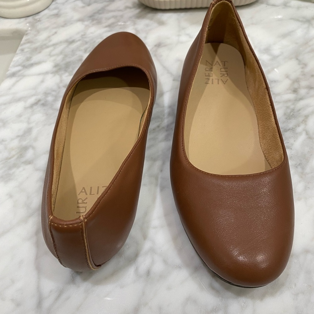 Naturalizer Maxwell Women's Tan Leather Ballet Flats Feminine - Picture 2 of 7